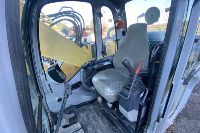 OmecoHub - Immagine NEW HOLLAND E135BSR-2